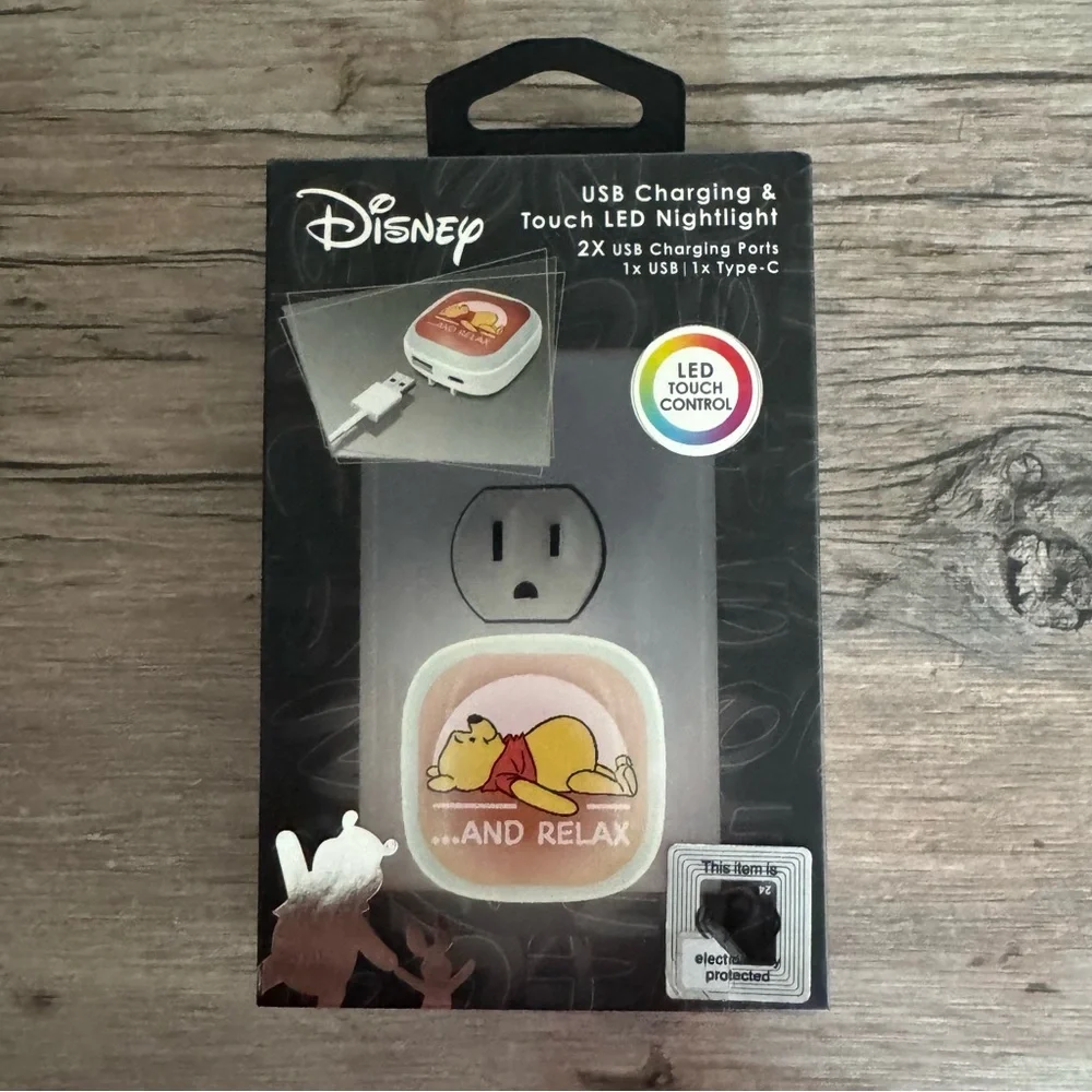 Disney Winnie the Pooh USB Charger & LED Nightlight - White